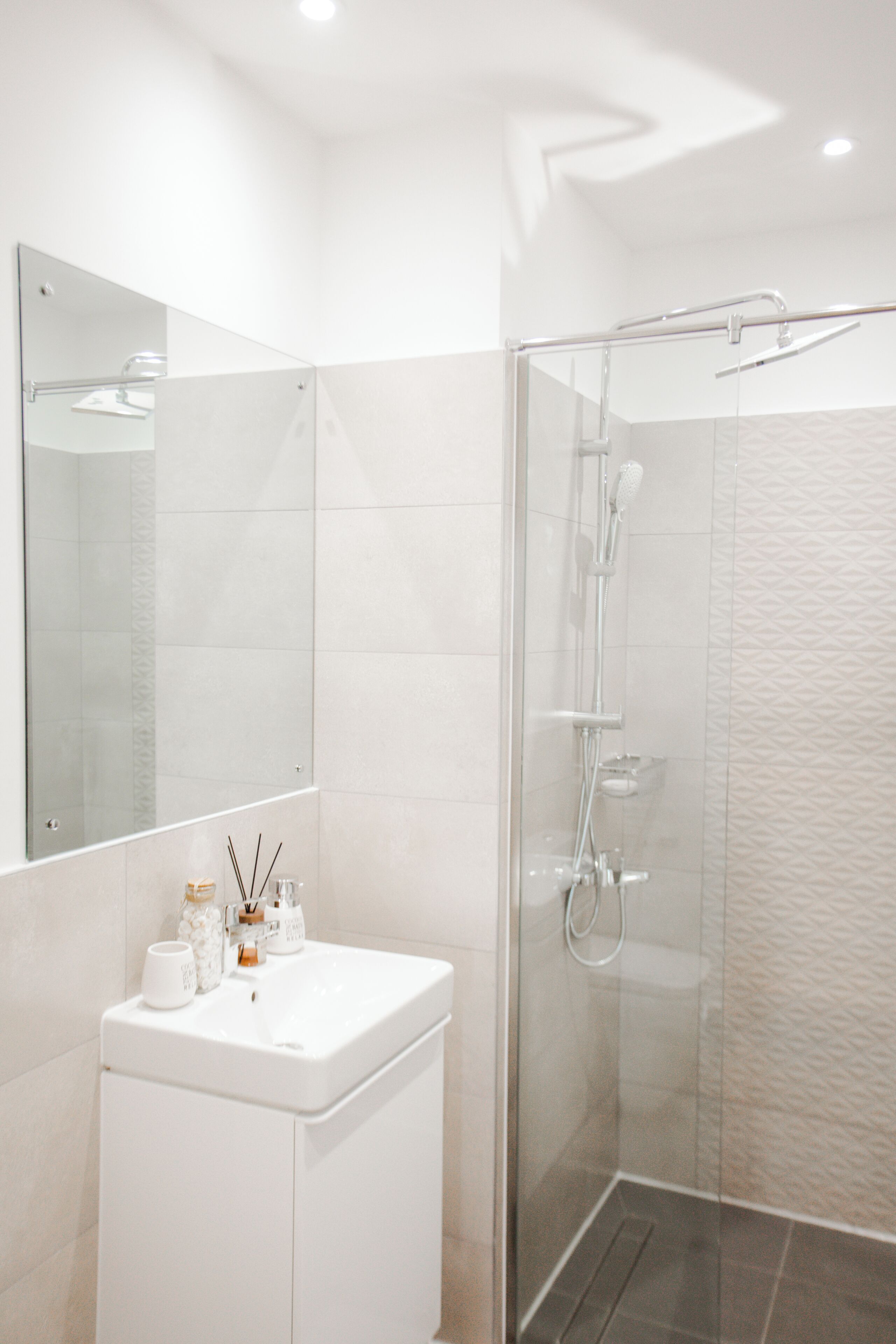 Shower, eco-friendly toiletries, towels, soap