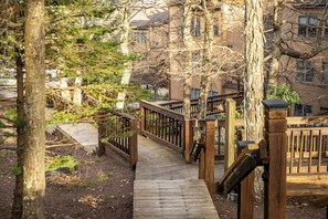 Property grounds - Amazing views! Wintergreen ground-level condo (Wintergreen Resort)