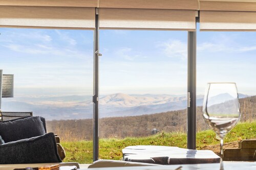 Amazing views! Wintergreen ground-level condo