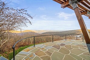 Terrace/patio - Amazing views! Wintergreen ground-level condo (Wintergreen Resort)