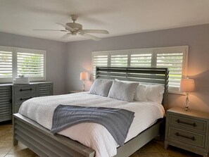 Desk, iron/ironing board, travel cot, WiFi - Exclusive Waterfront Retreat Pet Friendly & Dock (Cape Coral)