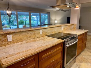 Fridge, microwave, oven, stovetop - Exclusive Waterfront Retreat Pet Friendly & Dock (Cape Coral)
