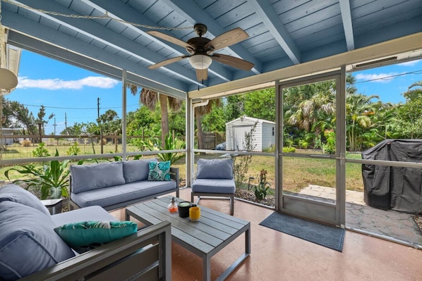 Terrace/patio - Modern 2 bed/1 bath duplex, close to everything. (Port Charlotte)