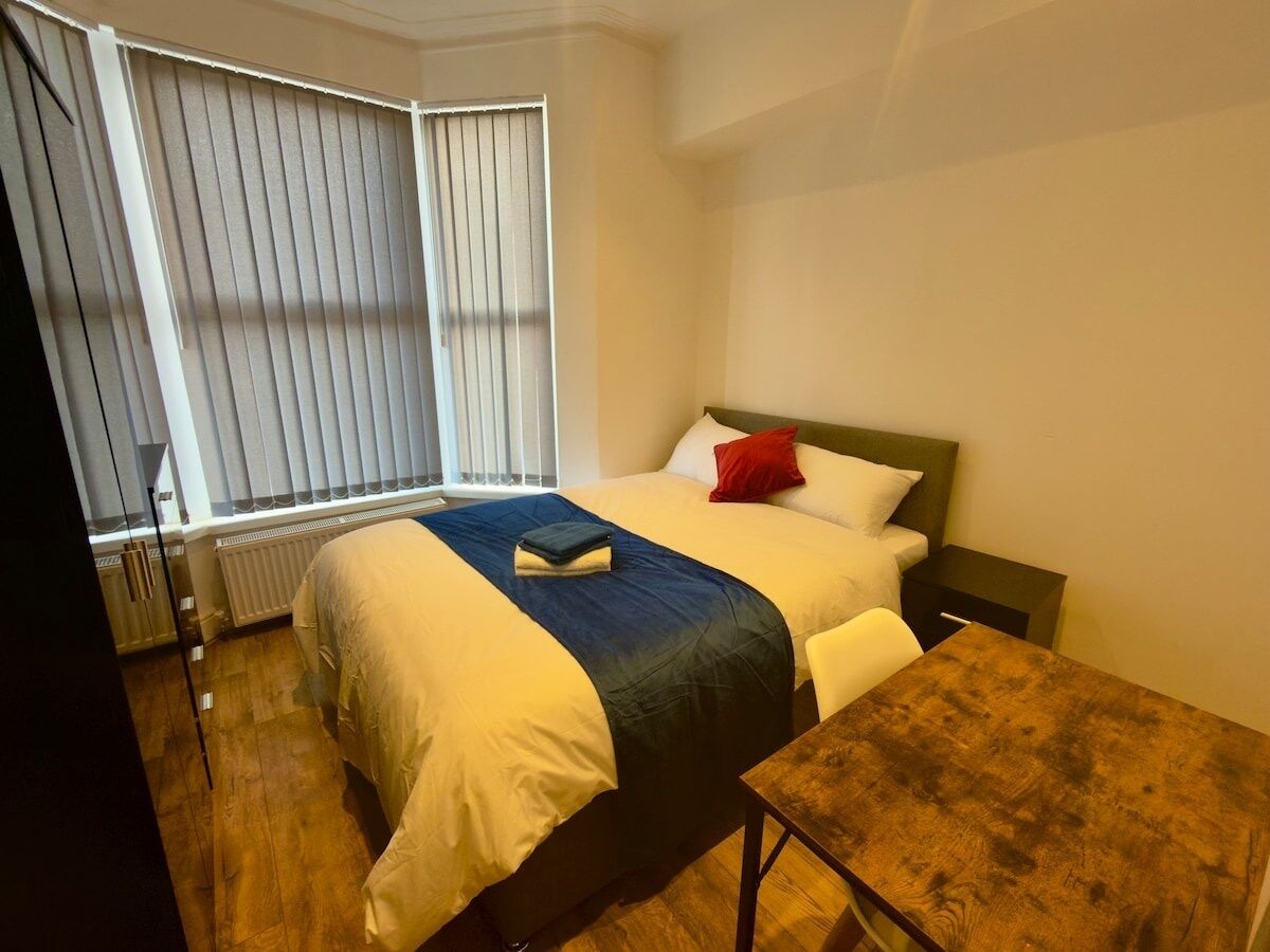 Strykjärn/strykbräda, internet och sängkläder