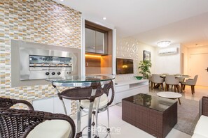 Basic Apartment | Dining - Aprts in a Condomin. 500m fr/ the Balneario Camboriu Ferris Wheel - Iors (Balneário Camboriú)