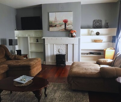 Historic 1800s 2BR Cottage in the Heart of Smyrna