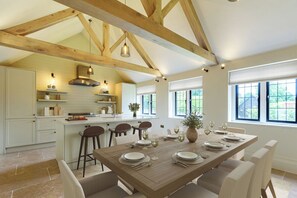 Dining - Higginson House (Marlow)