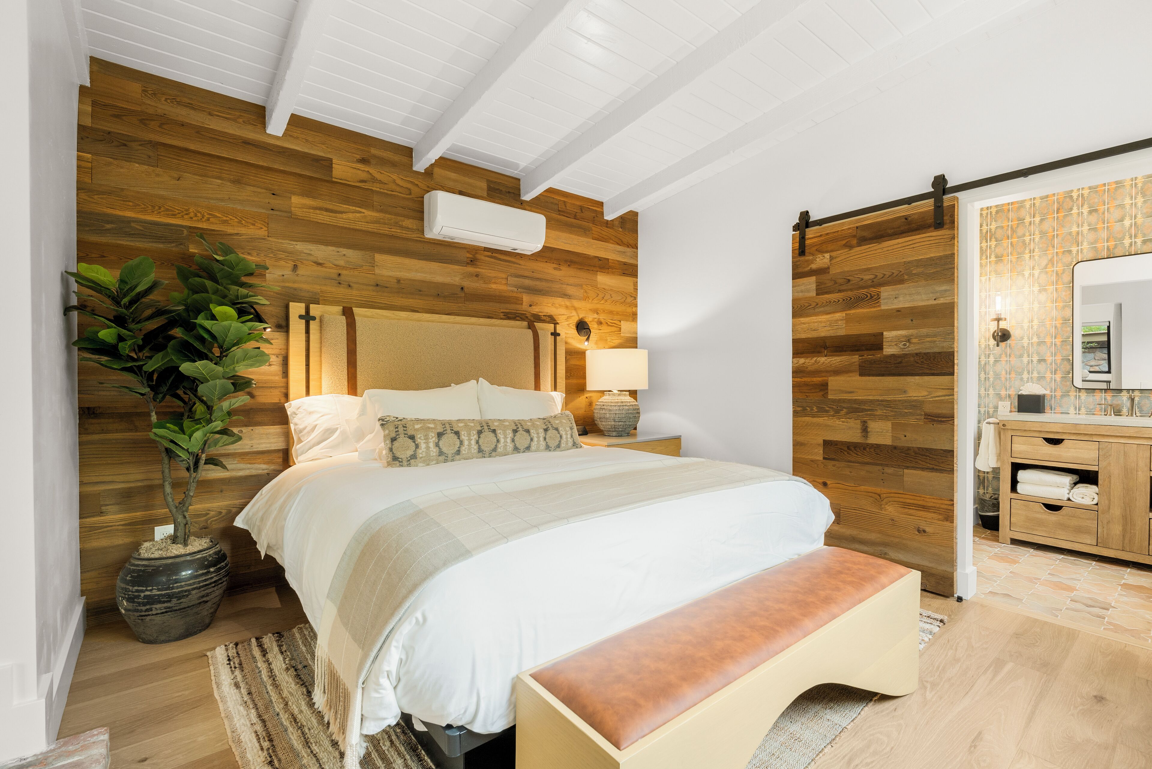 Individually decorated, WiFi