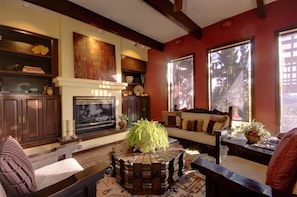 Flat-screen TV - Sedona Views Bed & Breakfast (Sedona)