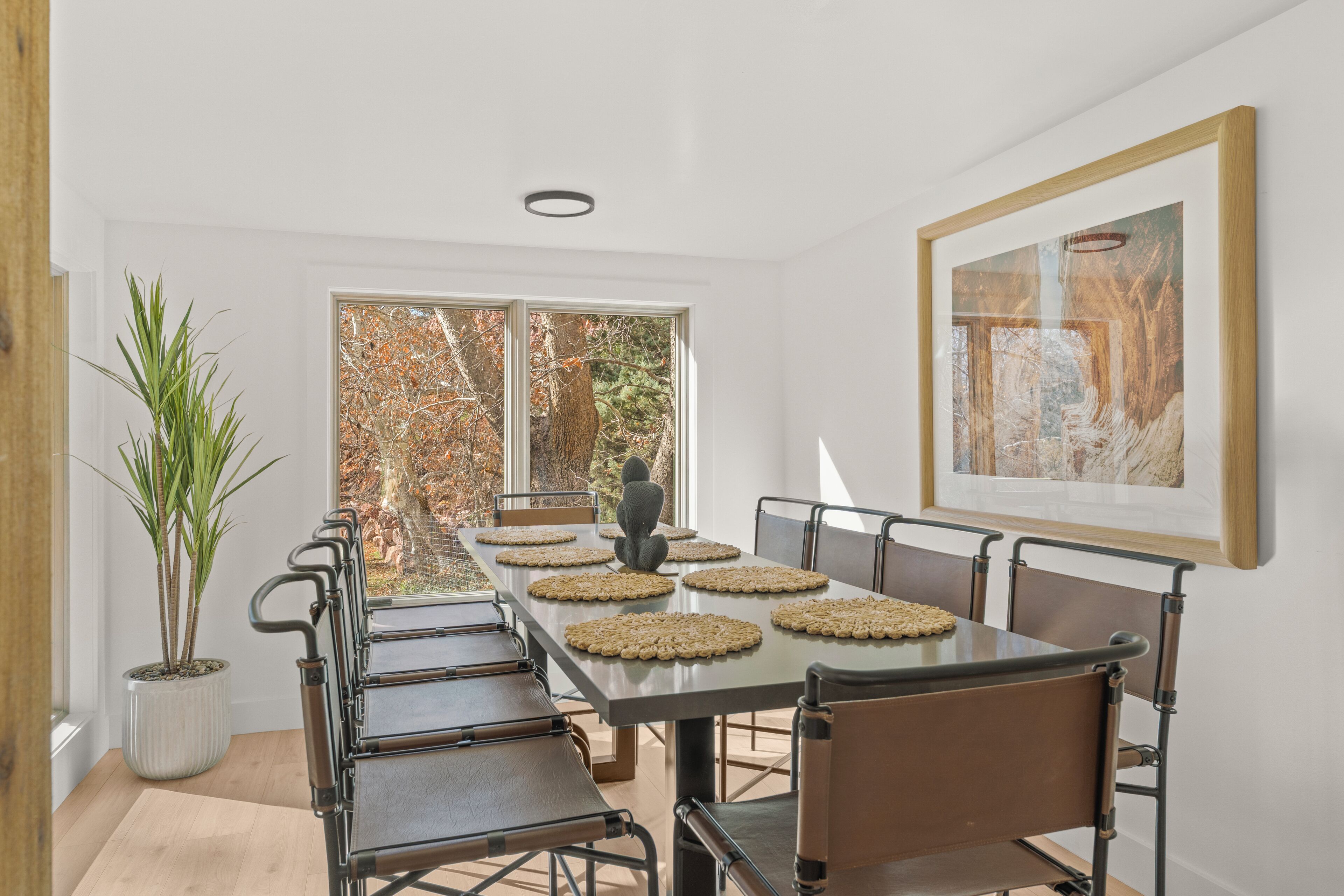 House | In-room dining