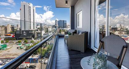 Stylish, Upscale City Center Condo, Pool & Gym