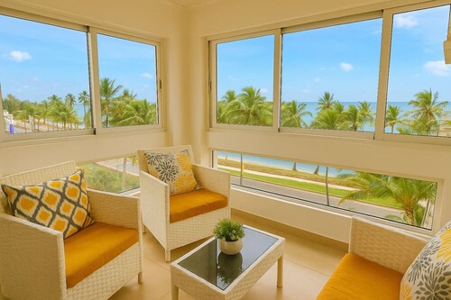 Elegant 3BD Condo with Sea View, King Bed, Pool