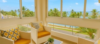 Elegant 3BD Condo with Sea View, King Bed, Pool