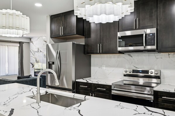 Microwave, oven, stovetop, dishwasher - Cozy 2-bedroom apartment in fabulous Tucker and pet friendly. (Tucker)