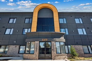 Exterior - Cozy 2-bedroom apartment in fabulous Tucker and pet friendly. (Tucker)