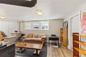 Lobby - Charming Kingston Home w/Private Yard & Peaceful Vibes — Family Friendly! (Kingston)