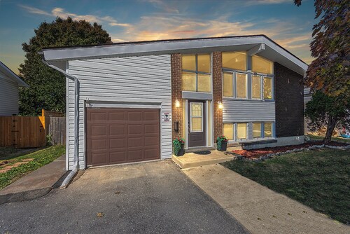 Charming Kingston Home w/Private Yard & Peaceful Vibes — Family Friendly!