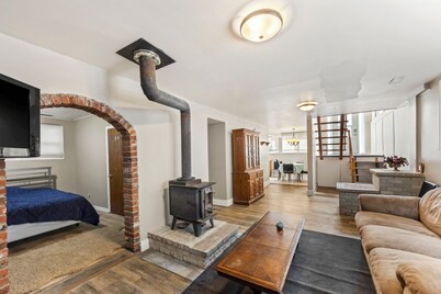 Charming Kingston Home w/Private Yard & Peaceful Vibes — Family Friendly!