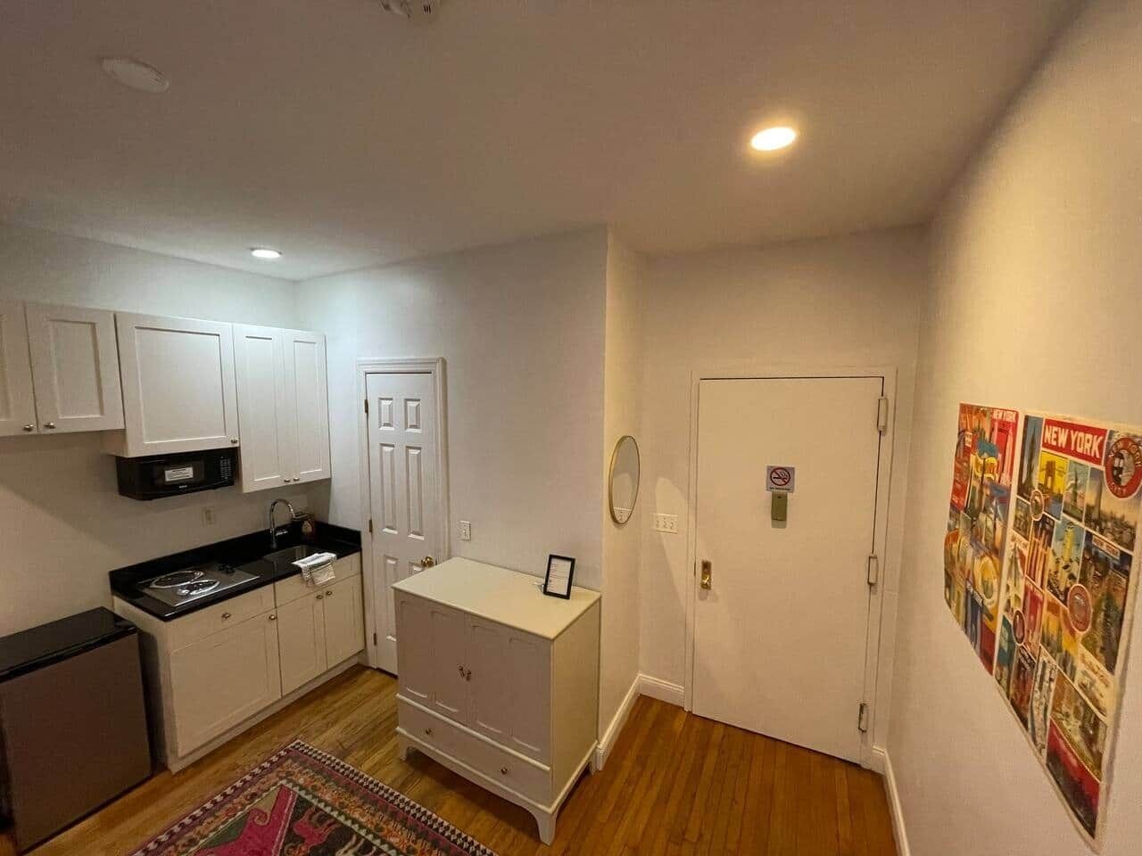 冷蔵庫、電子レンジ、コンロ、コーヒー / ティーメーカー