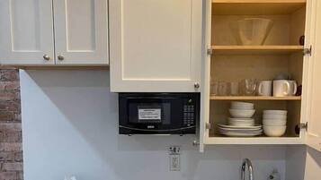 Refrigerador, microondas, parrilla de estufa y tostadora