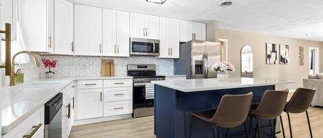 ميكروويف، فرن، موقد طهي مسطح، غسالة أطباق