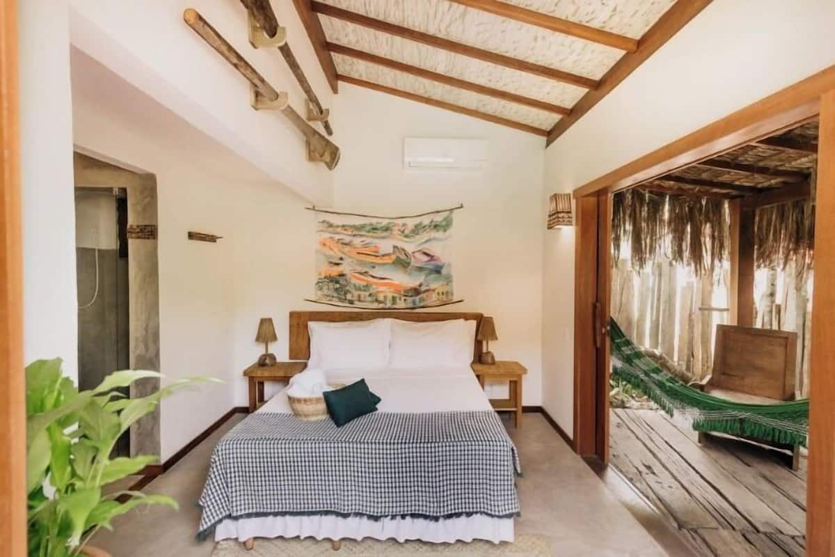 Double Room, Balcony, Courtyard View | Iron/ironing board, free WiFi