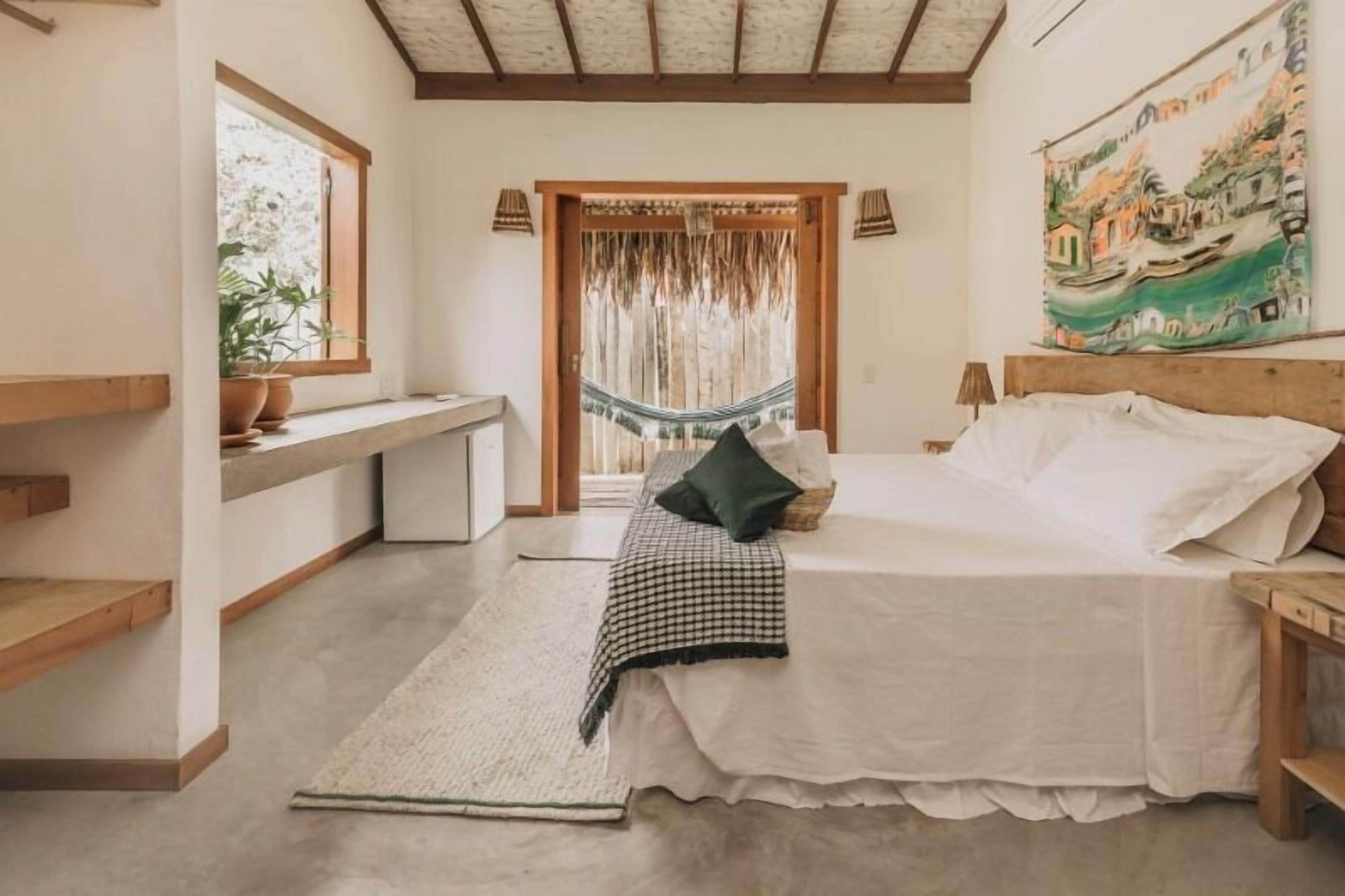 Double Room, Balcony, Courtyard View | Iron/ironing board, free WiFi