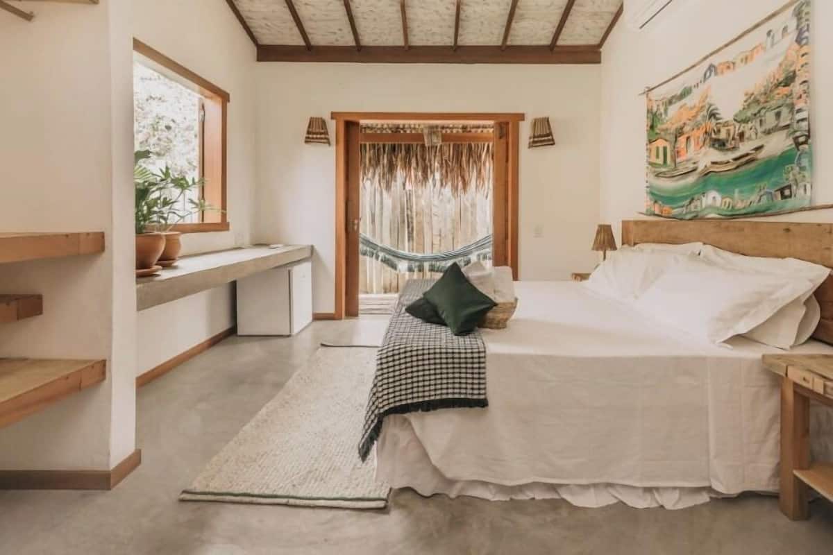 Double Room, Balcony, Courtyard View | Iron/ironing board, free WiFi