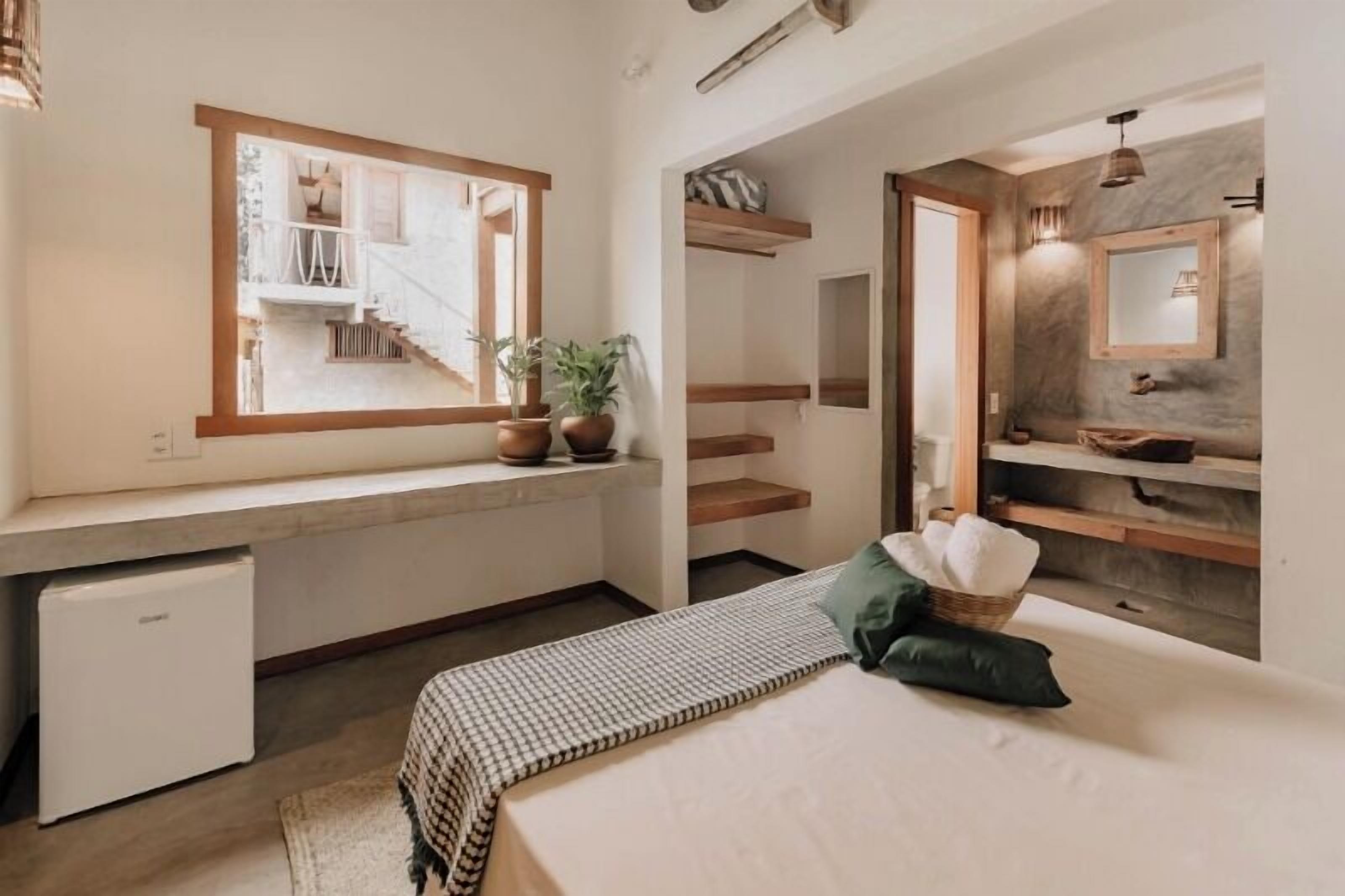 Habitació doble, balcó, vistes al pati | Planxa i posts de planxar i wifi gratuïta 