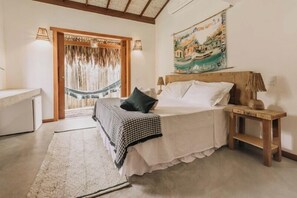 Tweepersoonskamer, balkon, uitzicht op binnenplaats | Een strijkplank/strijkijzer, gratis wifi