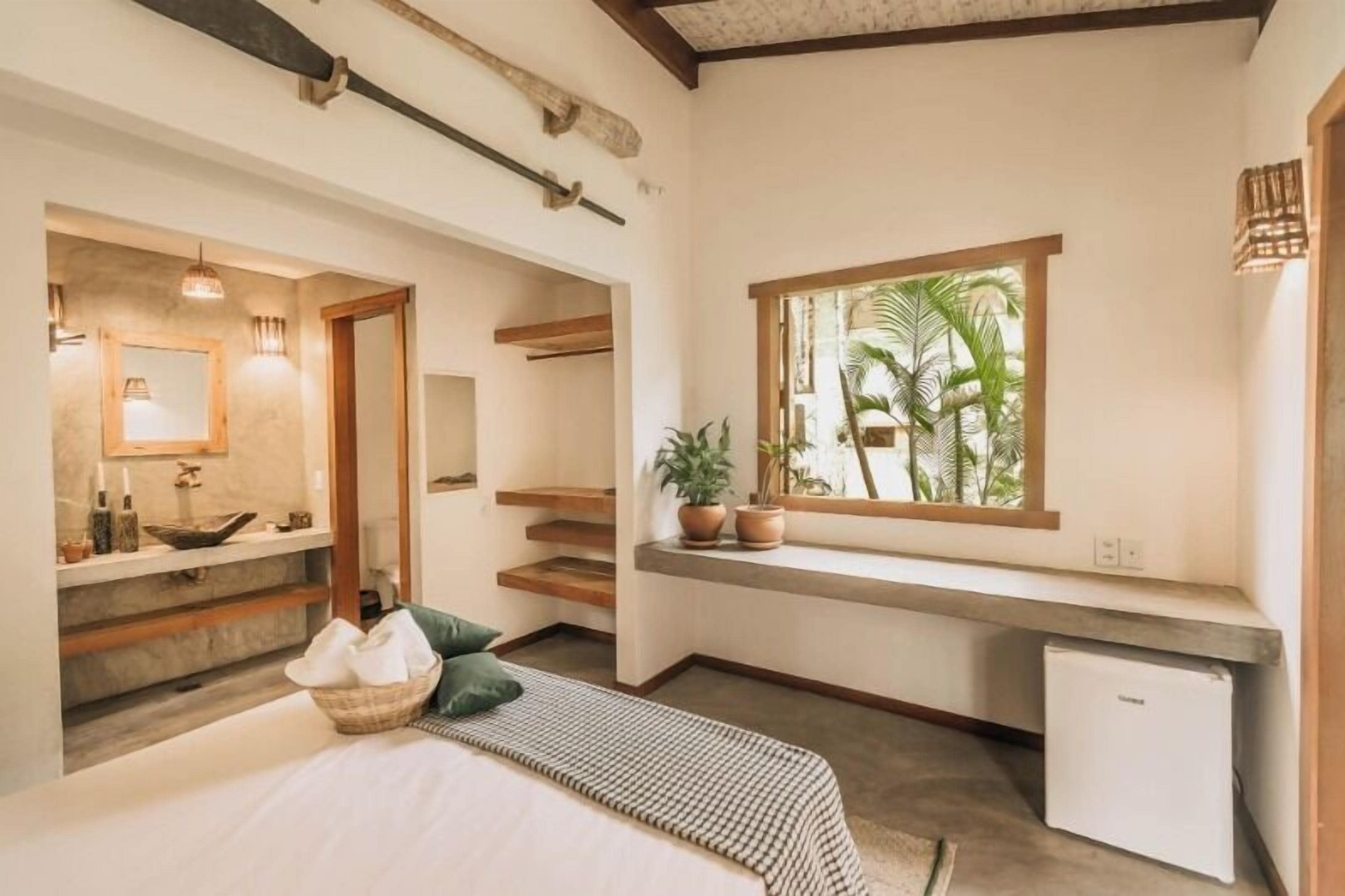 Habitació doble, balcó, vistes al pati | Planxa i posts de planxar i wifi gratuïta 