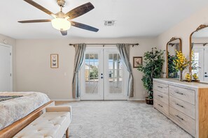Iron/ironing board, free WiFi, bed sheets - Private Pool, Home Away From Home! (Bullhead City)