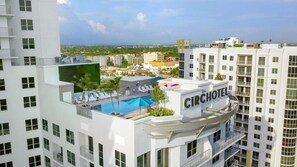 Exterior - Circ Hotel Retreat • 2 Queen Studio • Rooftop Pool (Hollywood)