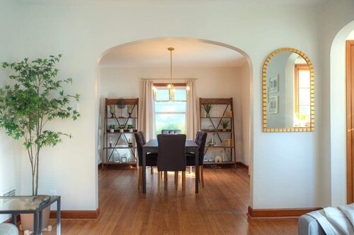 Sunny Side on Storm • Bright 3BR/3BA Retreat
