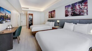 Unclassified image, 5 of 24, button - Circ Hotel Hollywood Modern Studio with Pool (Hollywood)