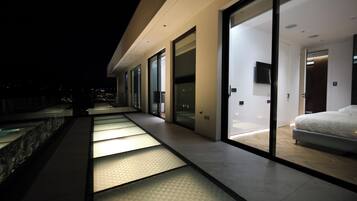 4 dormitorios, tabla de planchar con plancha, cuna de viaje