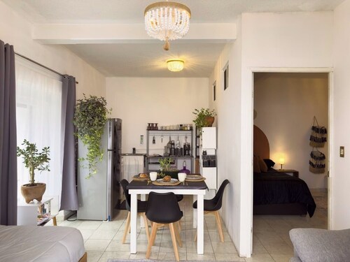 HOUSE 209, 1-7 GUESTS JALATLACO 10 MIN WALK TO DOWNTOWN FULLY EQUIPPED