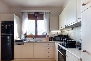 Villa, 4 Bedrooms, Private Pool, Sea View | Private kitchen - Hara Villa (Rethymno)
