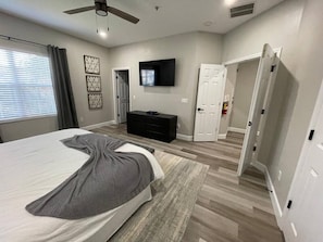 Iron/ironing board, travel cot, WiFi, bed sheets - Gated 3BR 2.5BA Home Near Disney (Kissimmee)