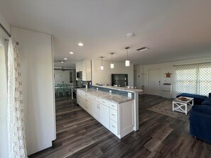 Interior - Perfect vacation getaway! 5 miles to the Gulf ! Pool House! (Bradenton)