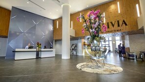 Lobby - Sunny Spacious 1BR • Balcony & Sofa bed – Circ Hotel (Hollywood)