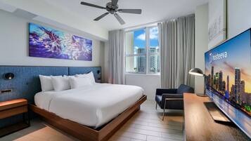 Iron/ironing board, bed sheets