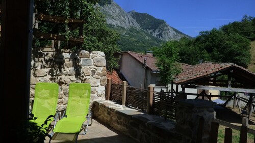 Rural Apartment Los Riegos in mountain village in P.Natural de Redes, Asturias