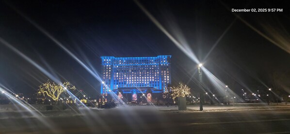 Exterior - Eclectic Loft in Historic Corktown where vibrance meets serenity – 75" TV & KING (Detroit)