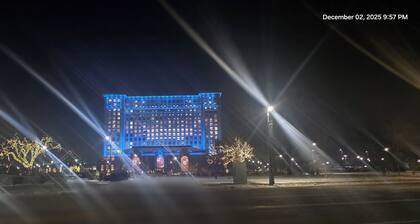 Eclectic Loft in Historic Corktown where vibrance meets serenity – 75" TV & KING