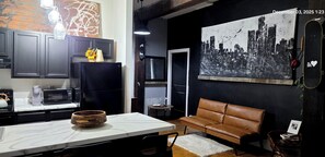 Interior - Eclectic Loft in Historic Corktown where vibrance meets serenity – 75" TV & KING (Detroit)