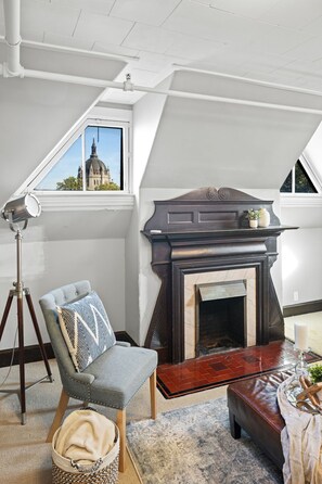 Interior - New Victorian Mansion Bed and Breakfast Penthouse (Saint Paul)