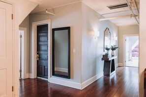 Interior - New Victorian Mansion Bed and Breakfast Penthouse (Saint Paul)