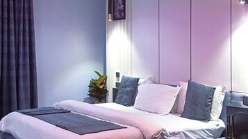 Superior Double Room Single Use, City View | Living area