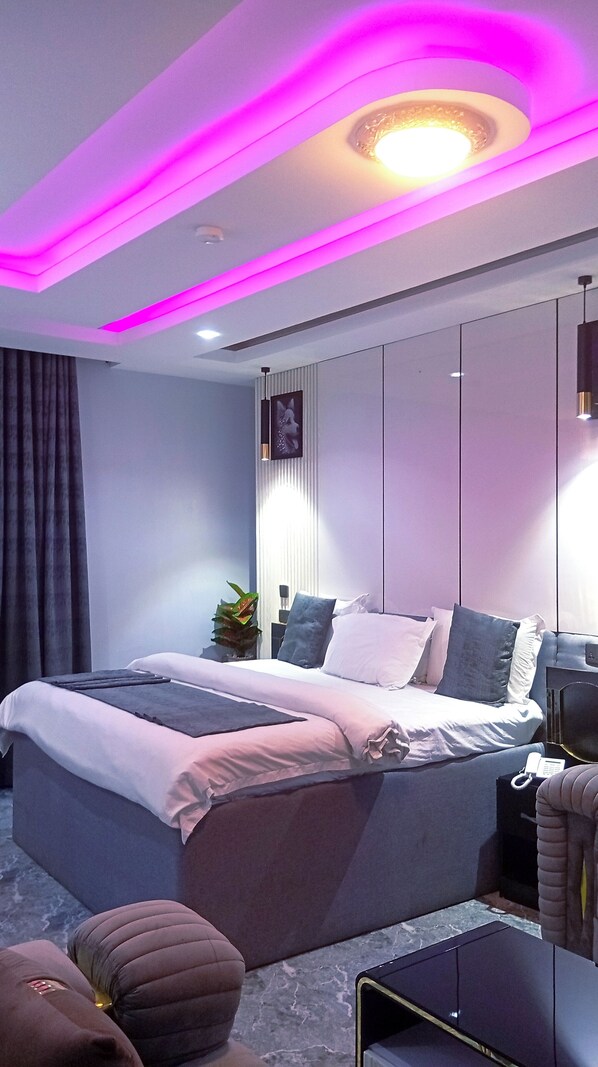 Superior Double Room Single Use, City View | Living area